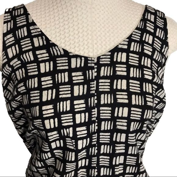 Old Navy Black & White Geometric Print Sleeveless Dress – Size Medium - Picture 3 of 8